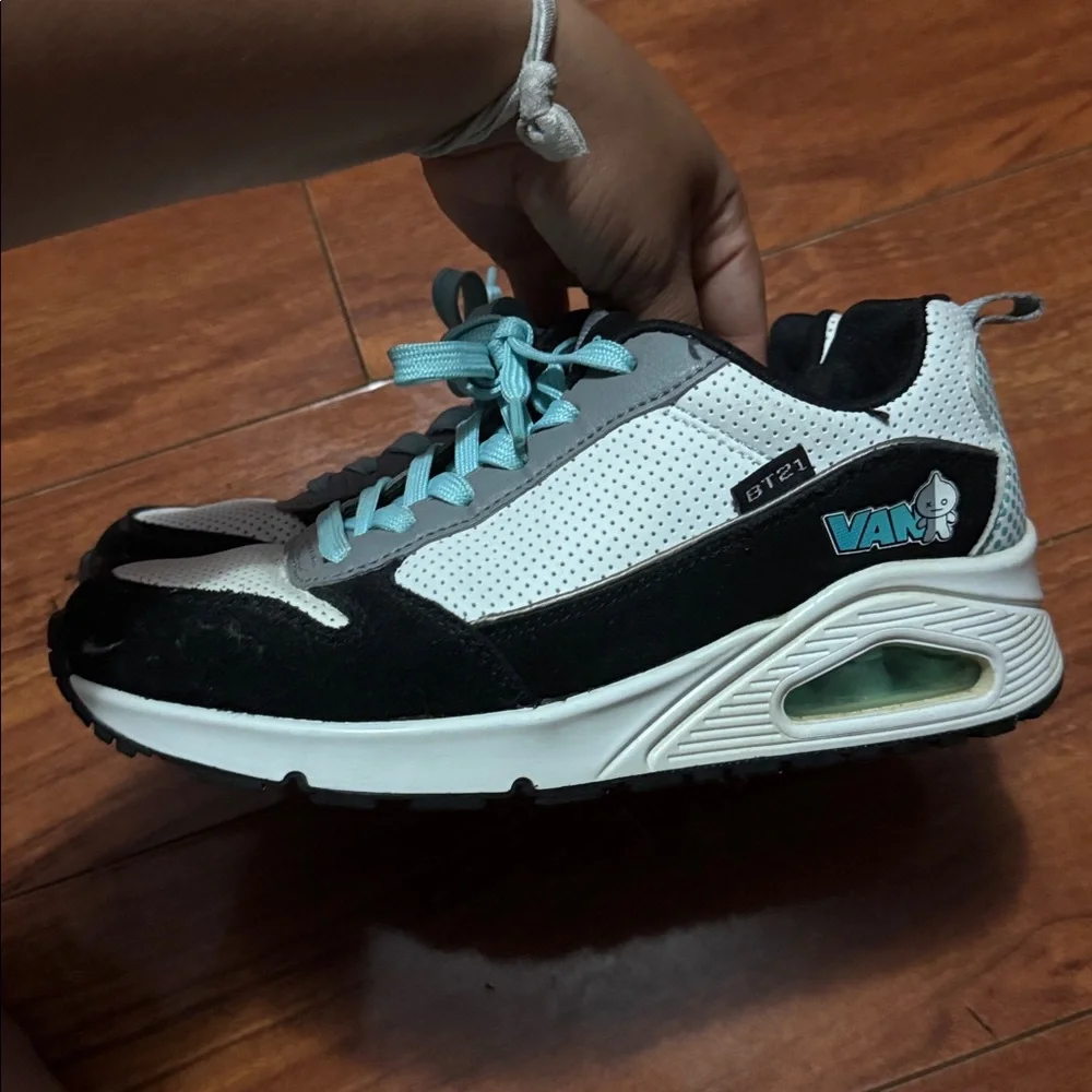 BT21 Van Skechers Sneakers size 6.5